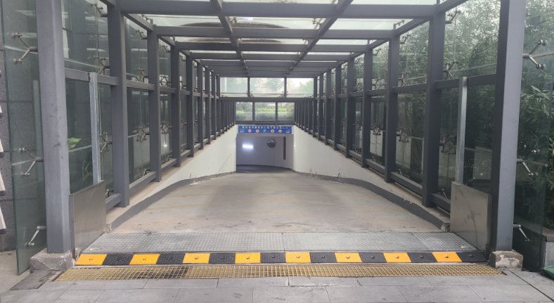 電動(dòng)式防汛板